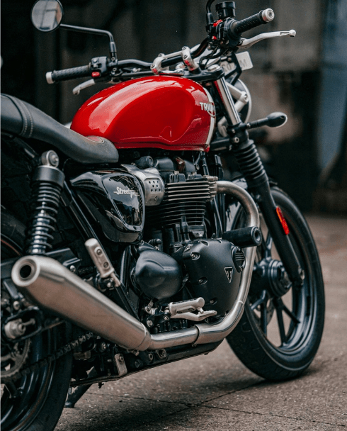 Red Black and White Photographic Automotive and Cars Retail Website 3 1